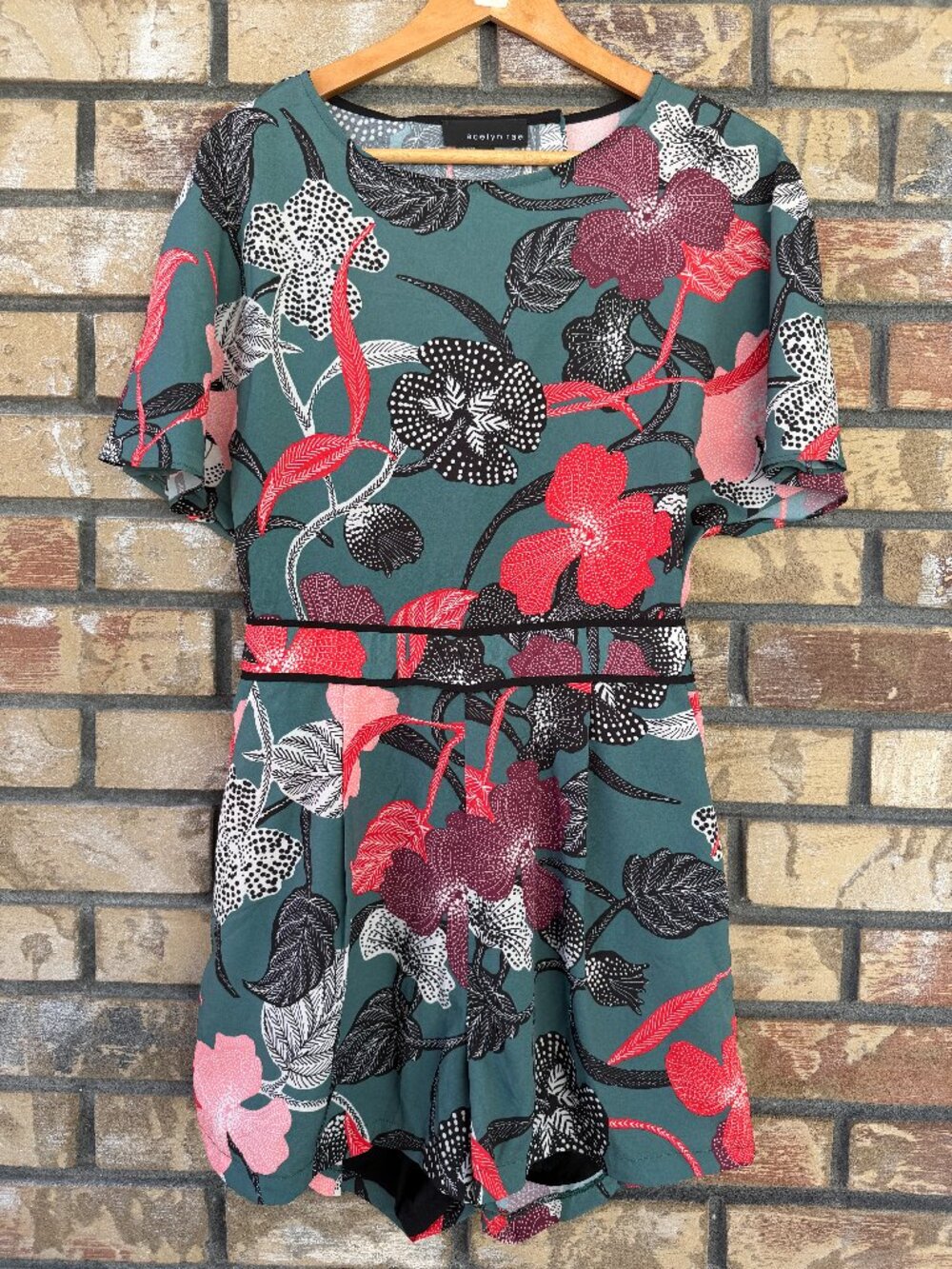 Adelyn Rae Tropical Floral Criss Cross Cutout Back Romper Teal Green L NWOT - Picture 2 of 11